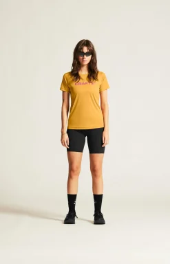 T-Skjorter & Singleter|Trening>Craft Sportswear CORE Essence Logo Tee W Turmeric/Rouge